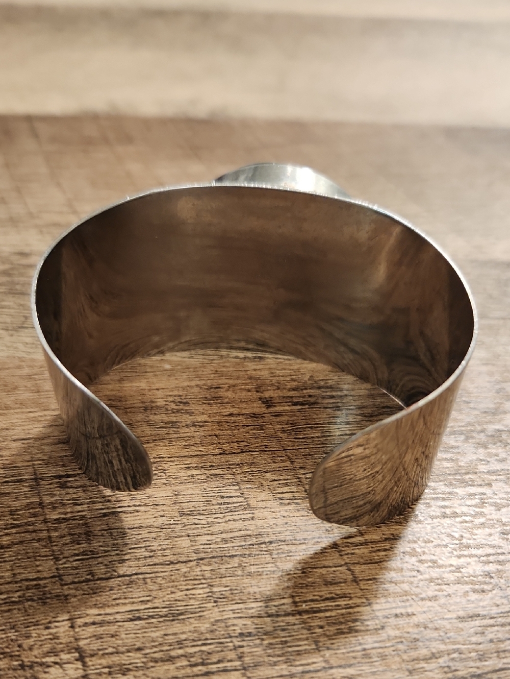 Shell Cuff Bracelet - Picture 4 of 6